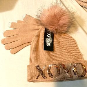 Xoxo hat with Xoxo gloves and a fairy pom-pom